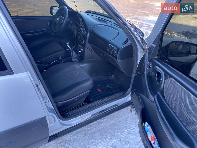 Позашляховик / Кросовер Chevrolet Niva 2011 в Козелеці