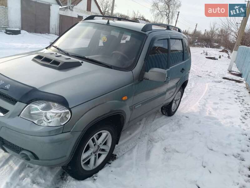 Внедорожник / Кроссовер Chevrolet Niva 2010 в Кегичевке