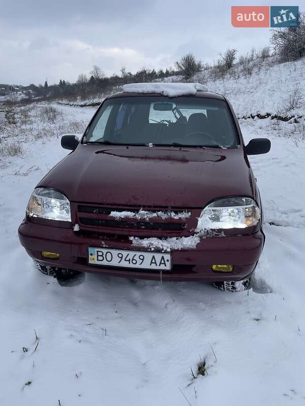 Chevrolet Niva 2004