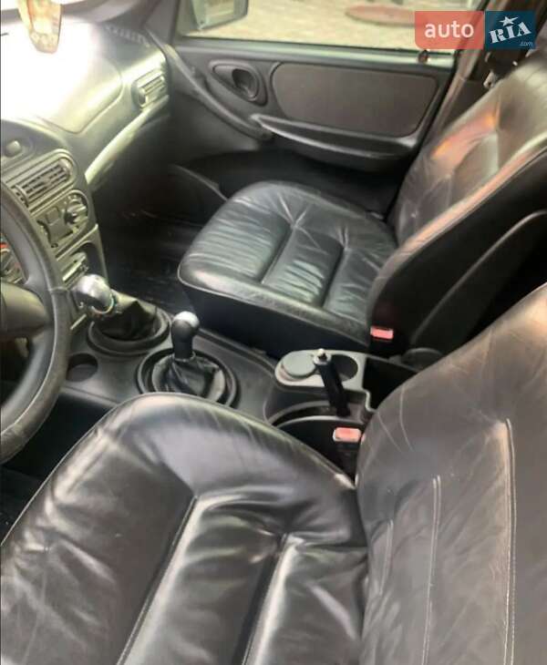 Позашляховик / Кросовер Chevrolet Niva 2014 в Ізяславі