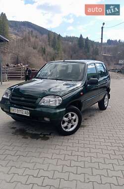 Позашляховик / Кросовер Chevrolet Niva 2004 в Верховині