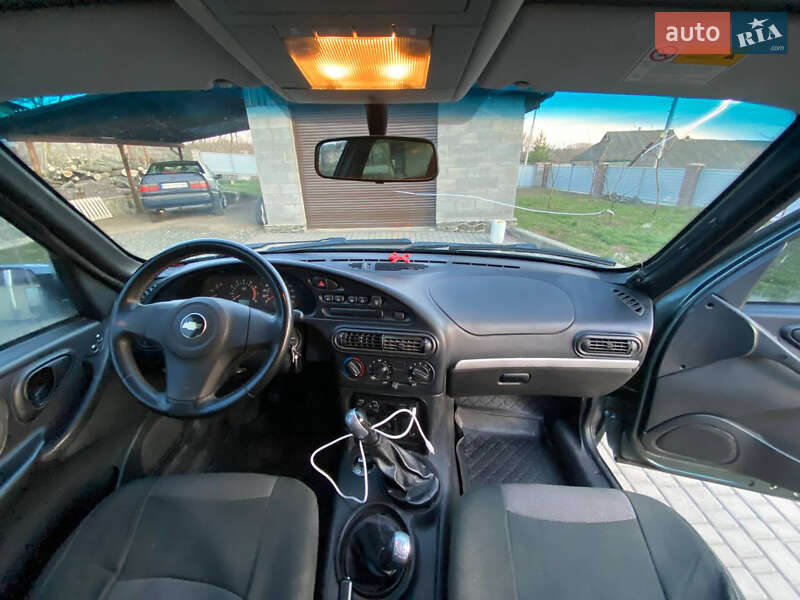 Внедорожник / Кроссовер Chevrolet Niva 2012 в Голованевске