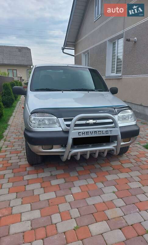Chevrolet Niva 2004