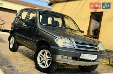 Внедорожник / Кроссовер Chevrolet Niva 2005 в 