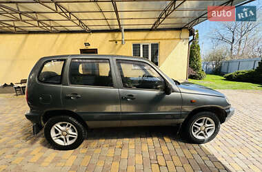 Внедорожник / Кроссовер Chevrolet Niva 2005 в 