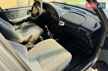 Внедорожник / Кроссовер Chevrolet Niva 2005 в 