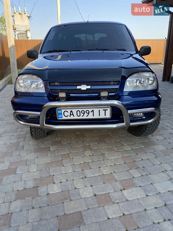 Позашляховик / Кросовер Chevrolet Niva 2008 в 