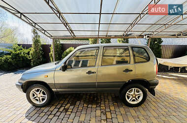 Внедорожник / Кроссовер Chevrolet Niva 2005 в 