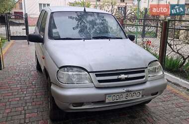 Позашляховик / Кросовер Chevrolet Niva 2004 в 