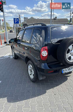 Позашляховик / Кросовер Chevrolet Niva 2010 в 