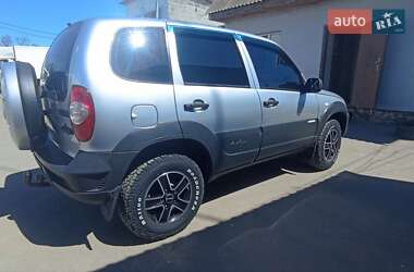 Позашляховик / Кросовер Chevrolet Niva 2011 в 