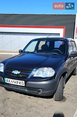 Позашляховик / Кросовер Chevrolet Niva 2010 в 