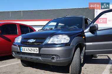 Позашляховик / Кросовер Chevrolet Niva 2010 в 