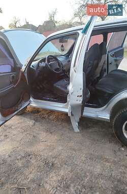 Позашляховик / Кросовер Chevrolet Niva 2006 в 