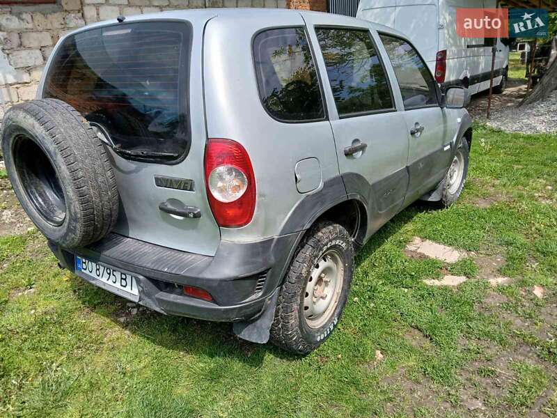 Позашляховик / Кросовер Chevrolet Niva 2011 в Тернополі