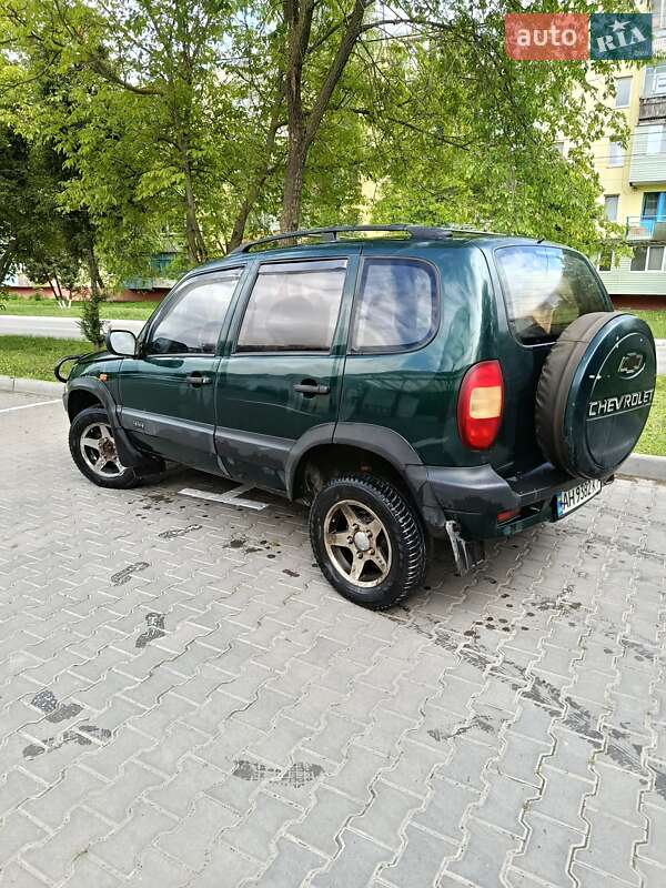 Внедорожник / Кроссовер Chevrolet Niva 2003 в Ладыжине