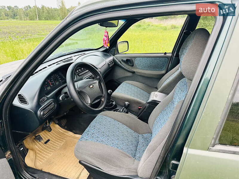 Позашляховик / Кросовер Chevrolet Niva 2005 в Ромнах