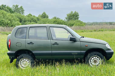 Внедорожник / Кроссовер Chevrolet Niva 2005 в Ромнах