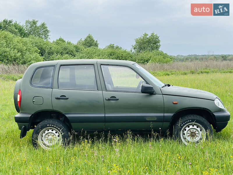 Позашляховик / Кросовер Chevrolet Niva 2005 в Ромнах