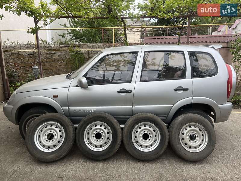 Позашляховик / Кросовер Chevrolet Niva 2004 в Одесі