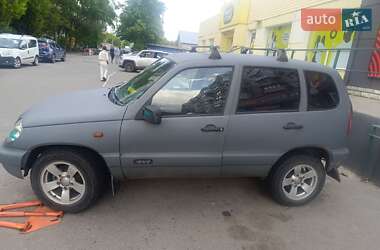Внедорожник / Кроссовер Chevrolet Niva 2008 в 