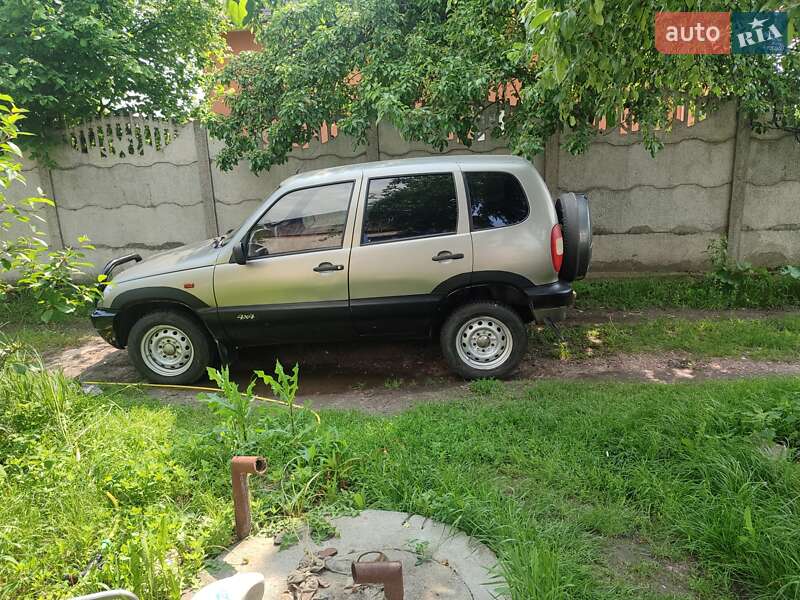 Внедорожник / Кроссовер Chevrolet Niva 2007 в 