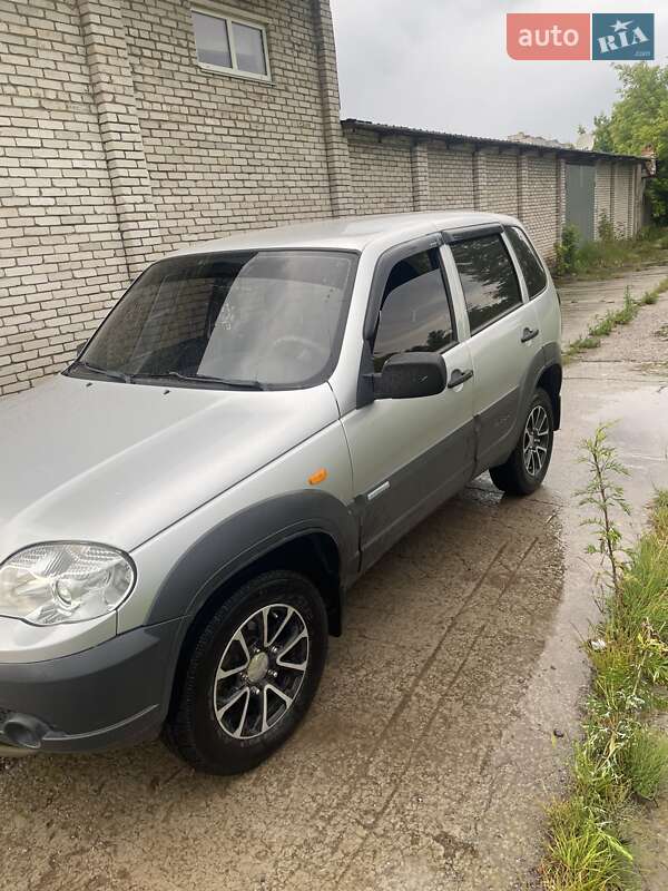 Внедорожник / Кроссовер Chevrolet Niva 2011 в Шостке фото 3 Внедорожник / Кроссовер Chevrolet Niva 2011 в Шостке