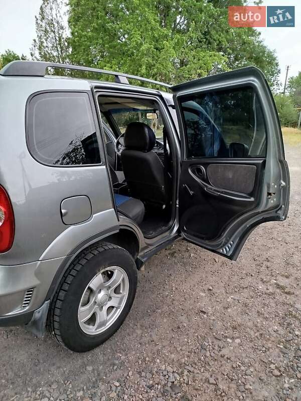 Внедорожник / Кроссовер Chevrolet Niva 2011 в Кривом Роге