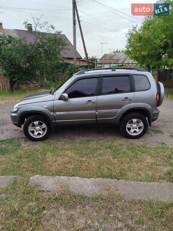 Внедорожник / Кроссовер Chevrolet Niva 2011 в Кривом Роге