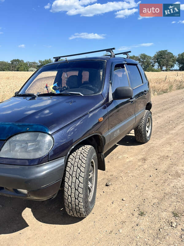 Позашляховик / Кросовер Chevrolet Niva 2004 в Чорноморському