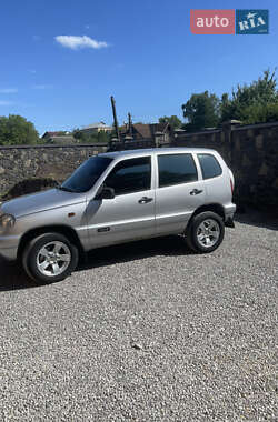 Внедорожник / Кроссовер Chevrolet Niva 2010 в Красилове