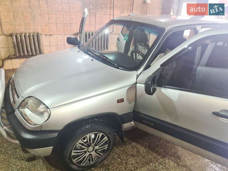 Позашляховик / Кросовер Chevrolet Niva 2008 в Чернівцях