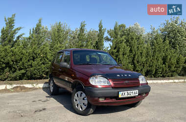 Внедорожник / Кроссовер Chevrolet Niva 2004 в Харькове