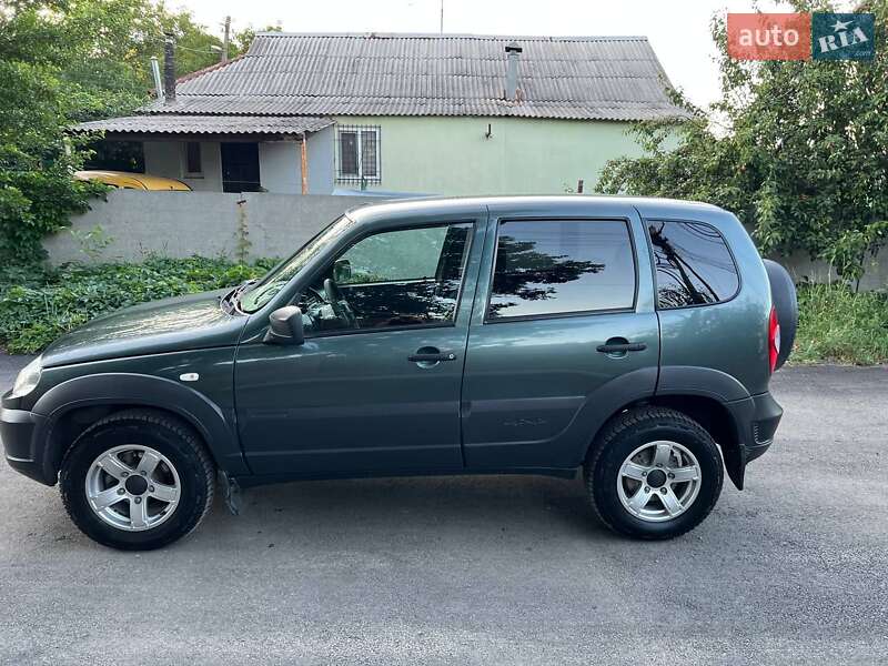 Позашляховик / Кросовер Chevrolet Niva 2019 в Дніпрі