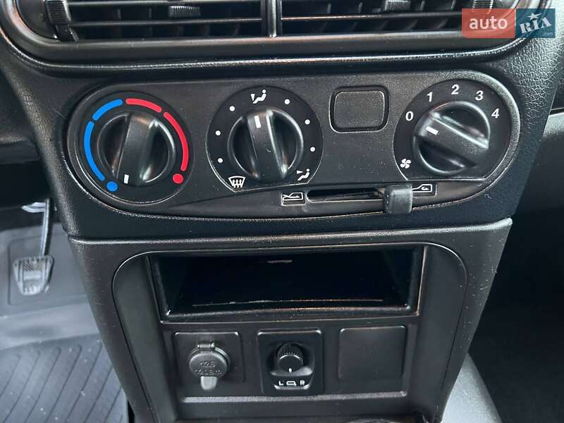 Позашляховик / Кросовер Chevrolet Niva 2019 в Дніпрі