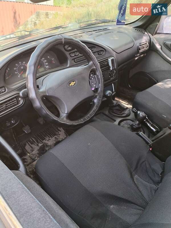 Позашляховик / Кросовер Chevrolet Niva 2005 в Зміїві