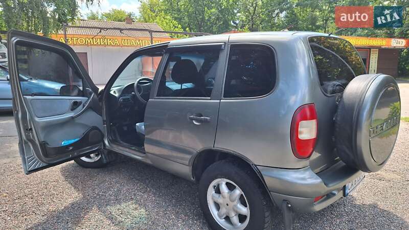 Позашляховик / Кросовер Chevrolet Niva 2004 в Черкасах