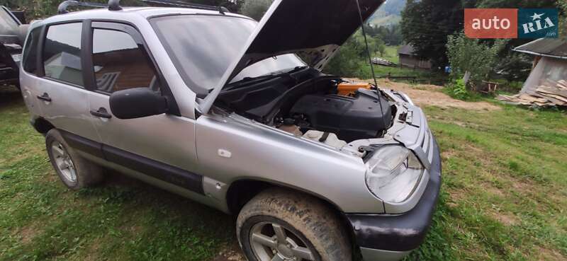 Позашляховик / Кросовер Chevrolet Niva 2005 в Косові