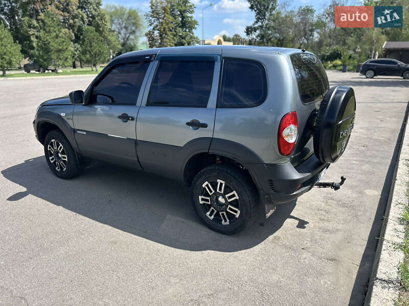 Позашляховик / Кросовер Chevrolet Niva 2015 в Краматорську