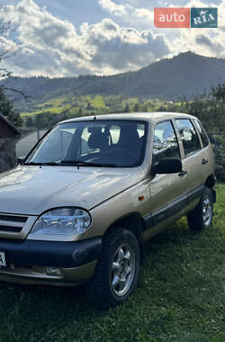 Внедорожник / Кроссовер Chevrolet Niva 2004 в  фото 3 Внедорожник / Кроссовер Chevrolet Niva 2004 в