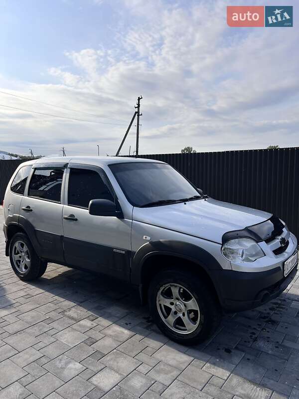 Позашляховик / Кросовер Chevrolet Niva 2018 в Перегінське