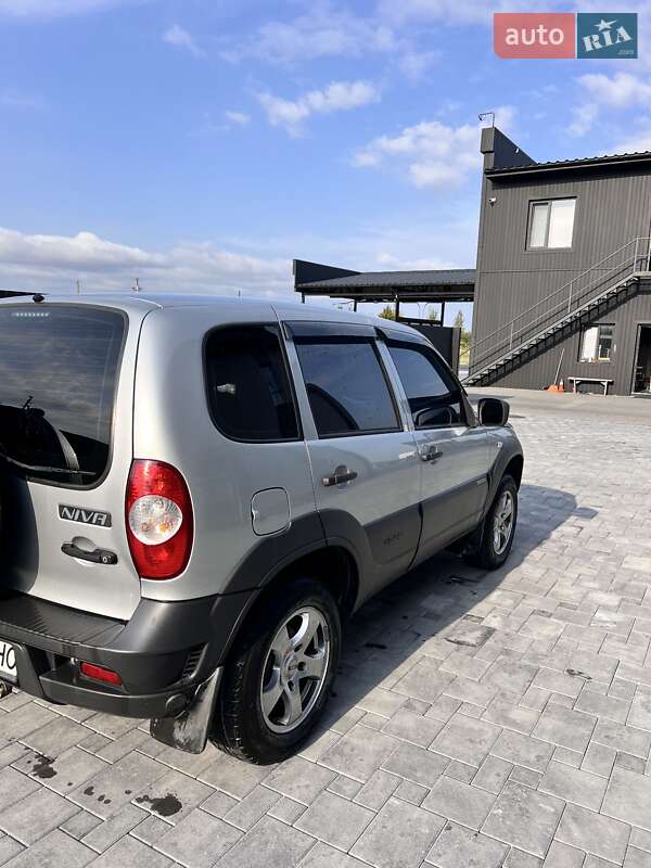 Позашляховик / Кросовер Chevrolet Niva 2018 в Перегінське