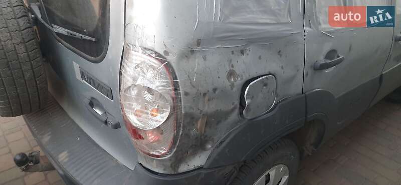 Внедорожник / Кроссовер Chevrolet Niva 2015 в Сумах