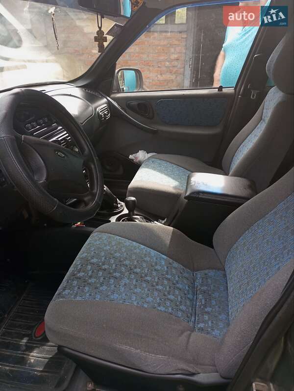 Внедорожник / Кроссовер Chevrolet Niva 2004 в Переяславе