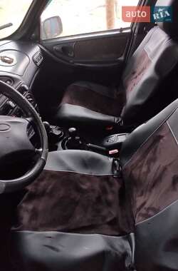 Позашляховик / Кросовер Chevrolet Niva 2006 в  фото 16 Позашляховик / Кросовер Chevrolet Niva 2006 в