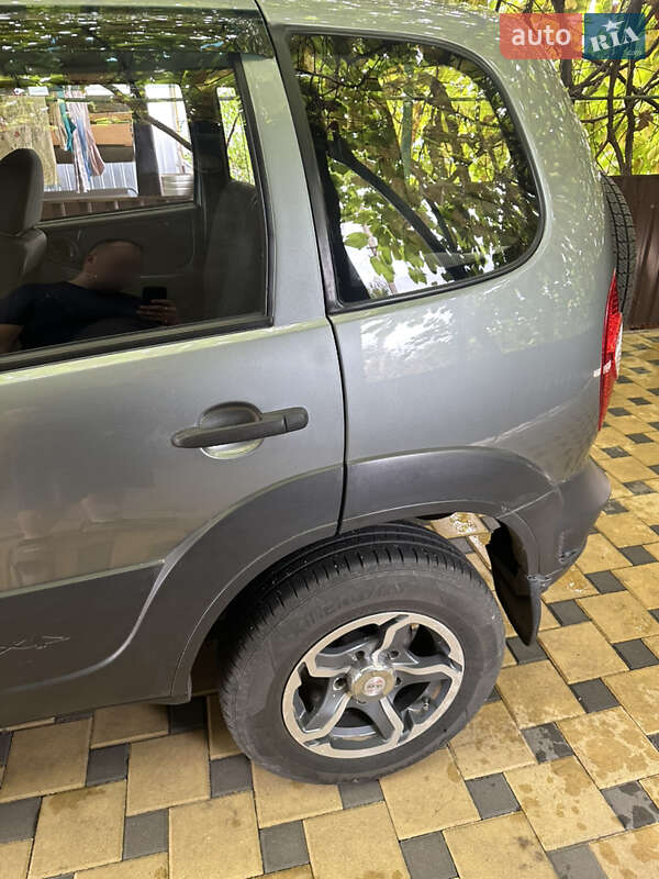Позашляховик / Кросовер Chevrolet Niva 2010 в Запоріжжі