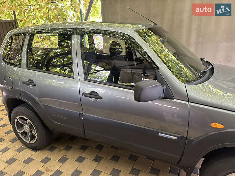 Позашляховик / Кросовер Chevrolet Niva 2010 в Запоріжжі
