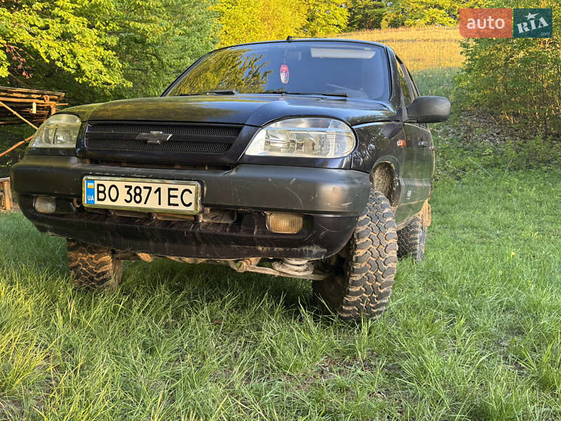 Внедорожник / Кроссовер Chevrolet Niva 2005 в Золочеве фото Внедорожник / Кроссовер Chevrolet Niva 2005 в Золочеве