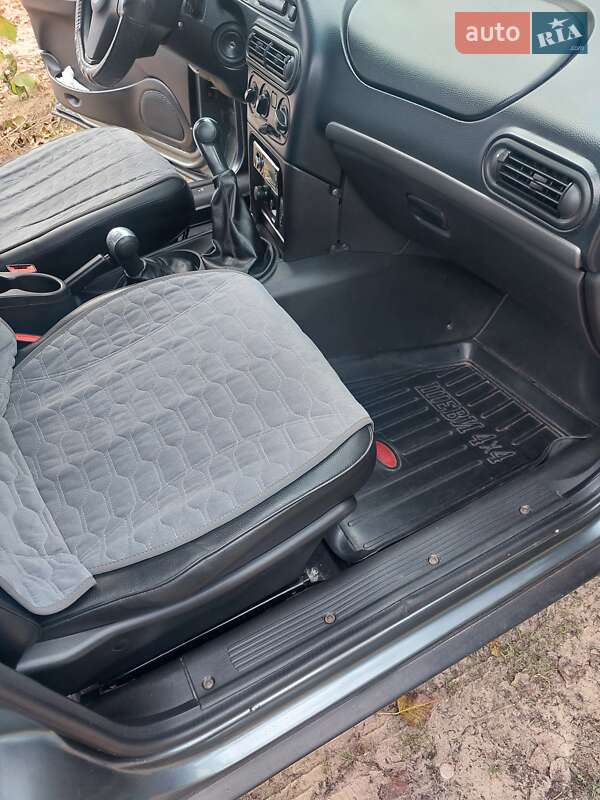 Позашляховик / Кросовер Chevrolet Niva 2011 в Шостці