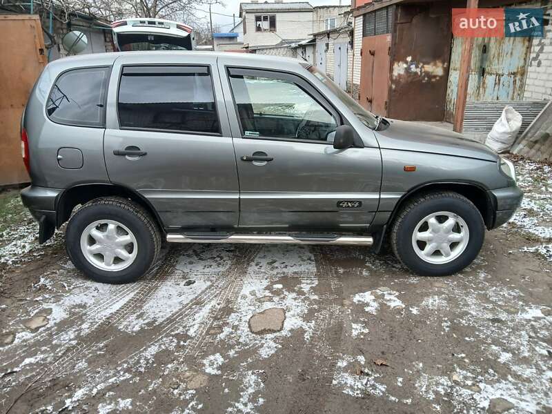 Позашляховик / Кросовер Chevrolet Niva 2004 в Черкасах